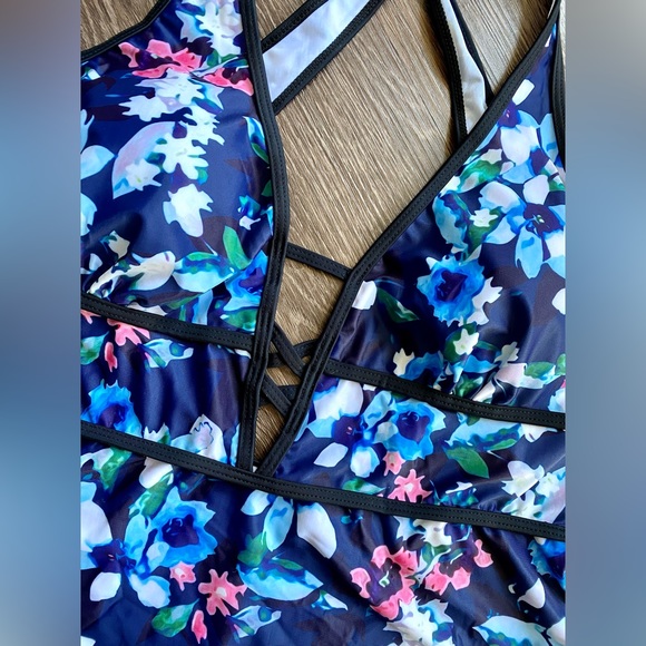 Women’s one piece bathing suit , 2XL - Picture 3 of 7